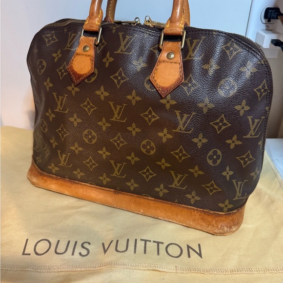 Louis Vuitton Brown Monogram Handbag - Picture 2 of 16